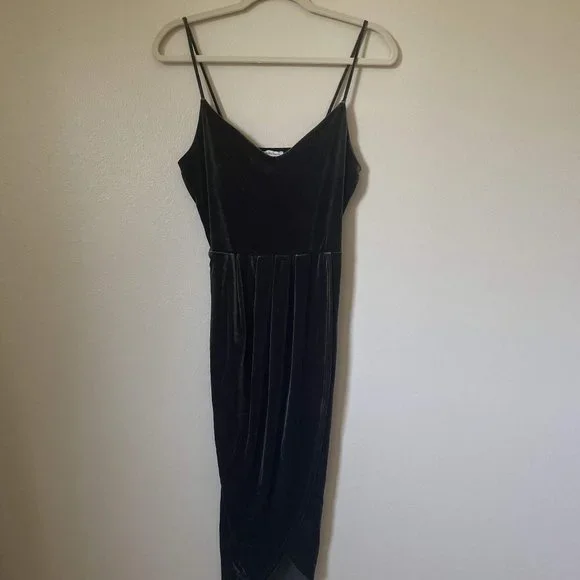 green emerald velvet dress Miss Circle Women Zenaida Emerald Green Cutout High Slit Velvet Gown